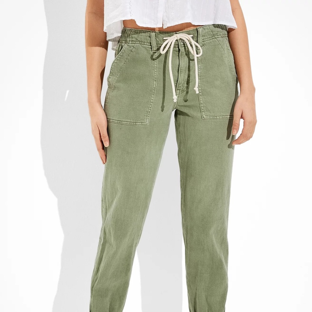 AE Stretch Tomgirl Utility Jogger Green Denim Womens Pants American Eagle Size 8